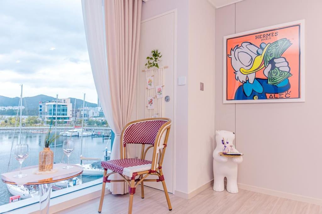 The Castle Ocean Suite Йосу Экстерьер фото