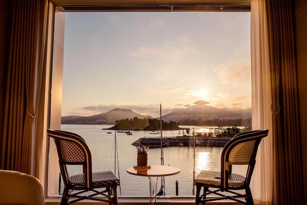The Castle Ocean Suite Йосу Экстерьер фото